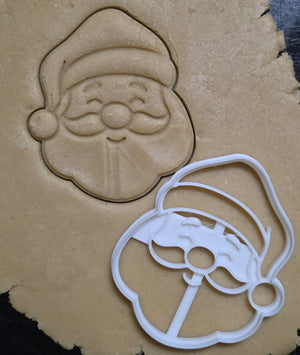 1574 Santa Face Plastic Cutter 7.8x10cm