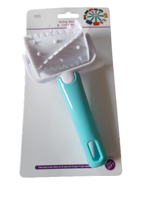 Dough roller cutter Y233 18cm