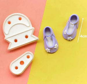 Shape Pop It Mould Plastic Small Baby Bootee Set