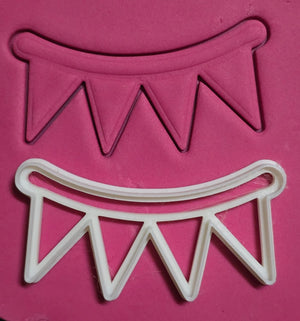 1578 Bunting Plastic Cutter 10x4cm