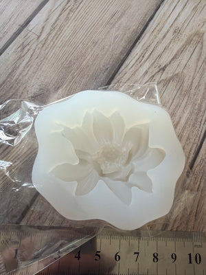 Pre loved silicone mould flower