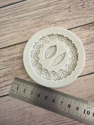 Pre loved silicone mould flower border
