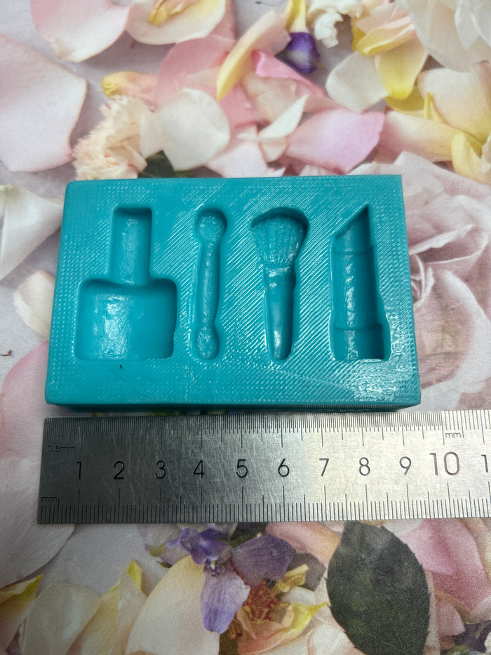 PRE LOVED Silicone Mould Make Up