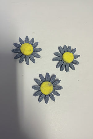 12pc Blue Edible Daisies 2cm