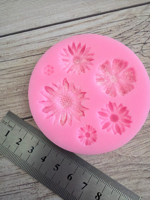 Pre loved silicone mould Daisy