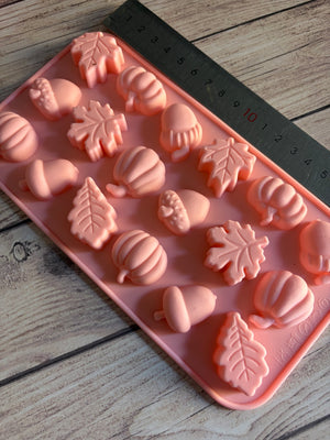Pre loved soap mould acorn