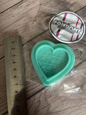 Pre loved silicone mould puzzle heart (New)