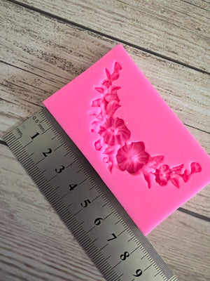 Pre loved silicone mould flower border