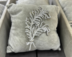 Diamante brooch for decor or cake decorating silver
