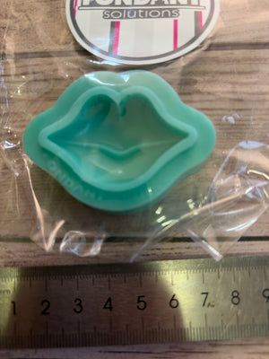 Pre loved silicone mould lips (New)