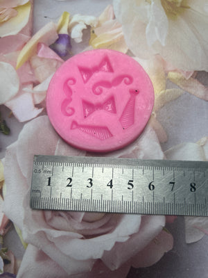 Pre Loved Silicone Mould Bow