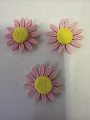 12 Edible Pink Daisies 2cm