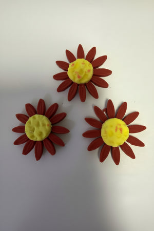 12pc Red Edible Daisies 2cm