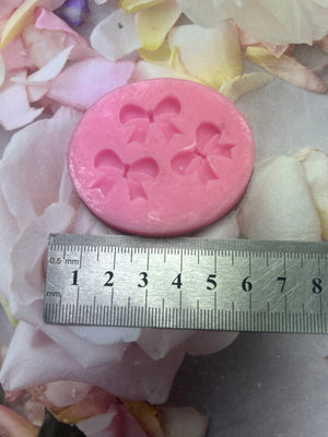 Pre Loved Silicone Mould Bow