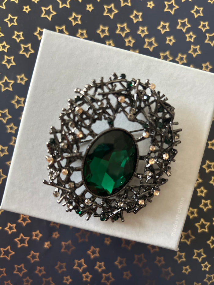 Diamante brooch for decor or cake decorating green