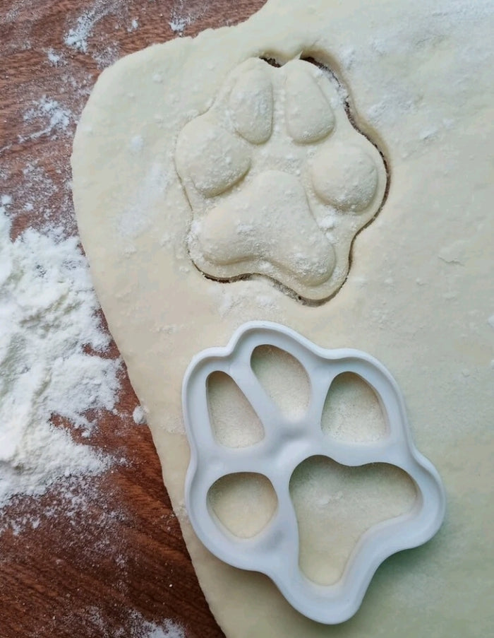 1156 Plastic Cookie Cutter Paw
