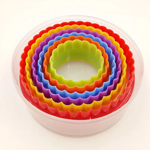 Vocen Plastic Cookie Cutters In a Container Round