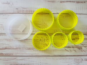 Vocen Plastic Cookie Cutters In a Container Round