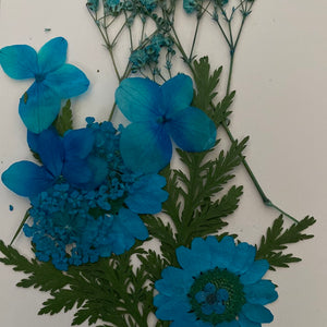A Resin Art Dry Flowers Blue